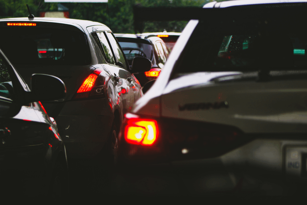 ¿Cómo limpiar o pulir las ópticas de tu auto? 
