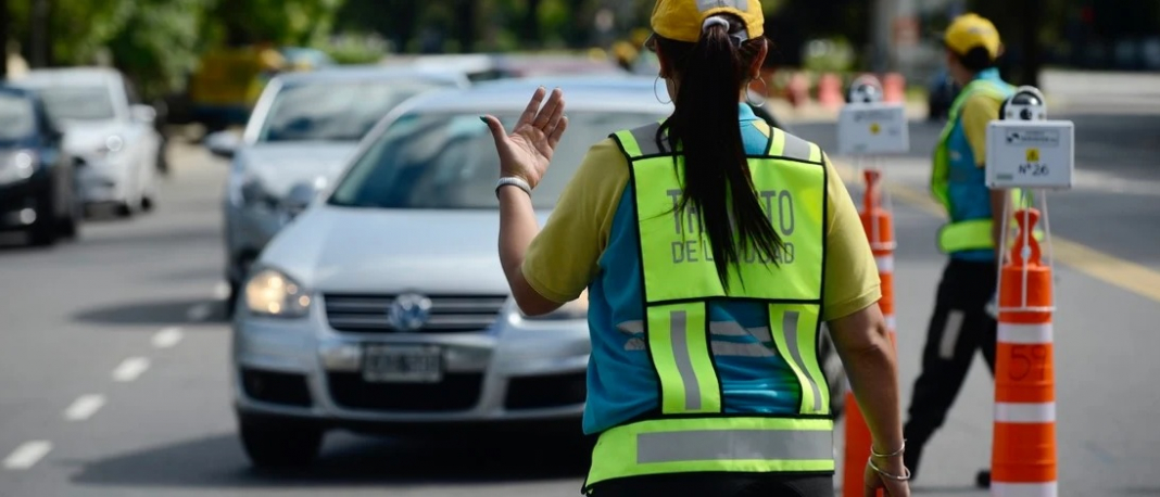 Sin cédula azul: ¿cómo autorizo a que otra persona maneje el auto? 
