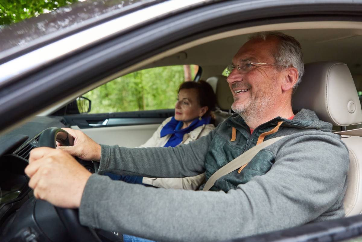 Adultos mayores y conducción: desafíos y regulaciones