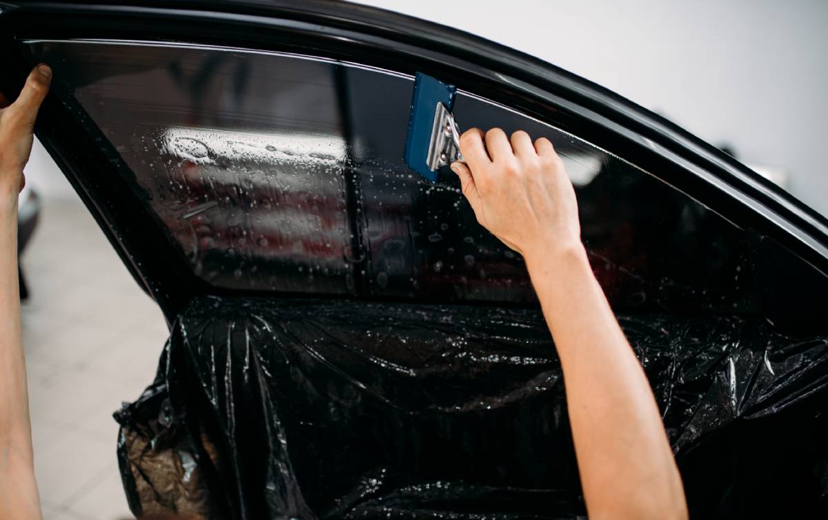5 señales de que es momento de cambiar el polarizado de tu auto