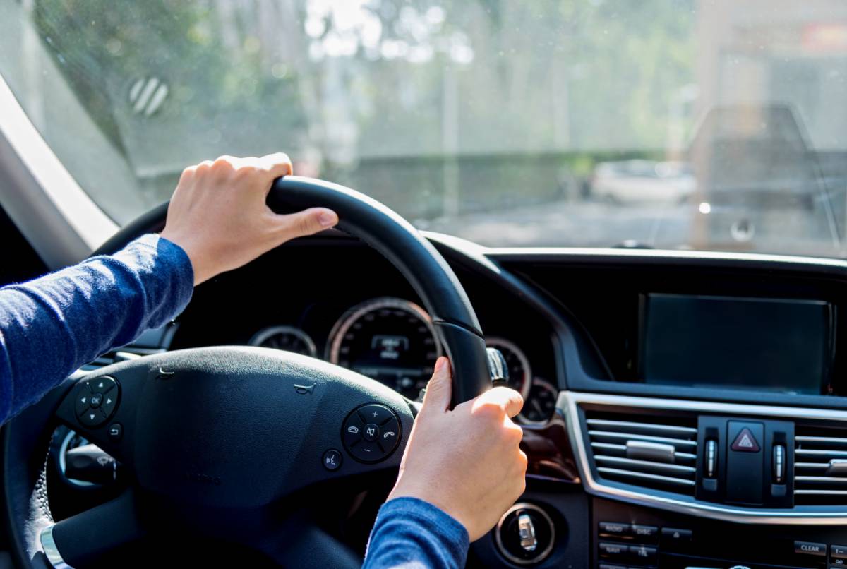 ¿Cómo hacer la transferencia de un auto entre familiares? 